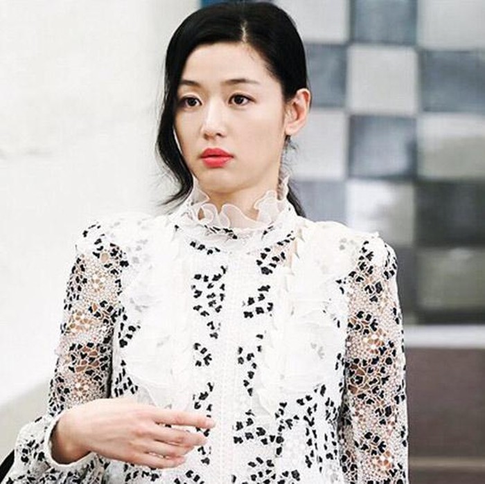 Jun Ji Hyun di Legend of The Blue Sea