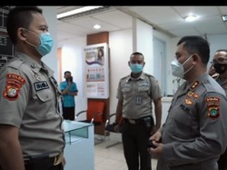 Kapolda Metro Temui Satpam Bank: Saya Mau Belajar Cara Melayani yang Baik