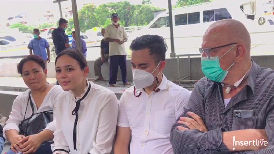Keluarga Laura Anna Keluarga Laura Anna