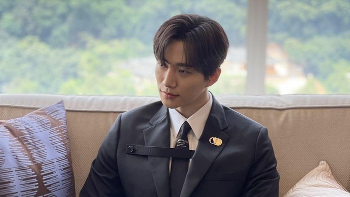 Kembali Naik Daun Setelah 'The Red Sleeve', Simak Film dan Drama Lee Jun Ho 2PM Lainnya! Kembali Naik Daun Setelah 'The Red Sleeve', Simak Film dan Drama Lee Jun Ho 2PM Lainnya!