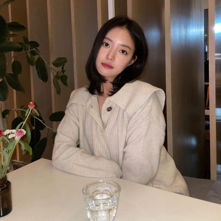 <p>Lee Se Young sudah berkecimpung di dunia akting 1997 silam, Bunda. Tak hanya aktif bermain di drama Korea, ia juga sering muncul di film layar lebar, <em>variety show</em>, hingga menjadi model video klip musisi ternama. (Foto: Instagram @seyoung_10)</p>