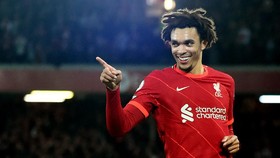 Viral Cara Menendang Aneh Bintang Liverpool