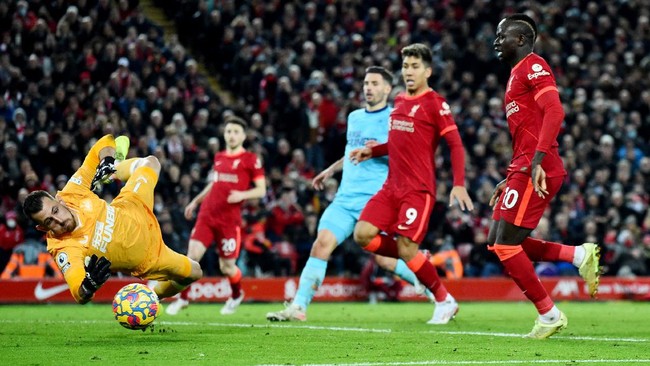 Klasemen Liga Inggris mengalami perubahan usai Liverpool meraih kemenangan, sementara Chelsea hanya mampu bermain imbang di pekan ke-17.