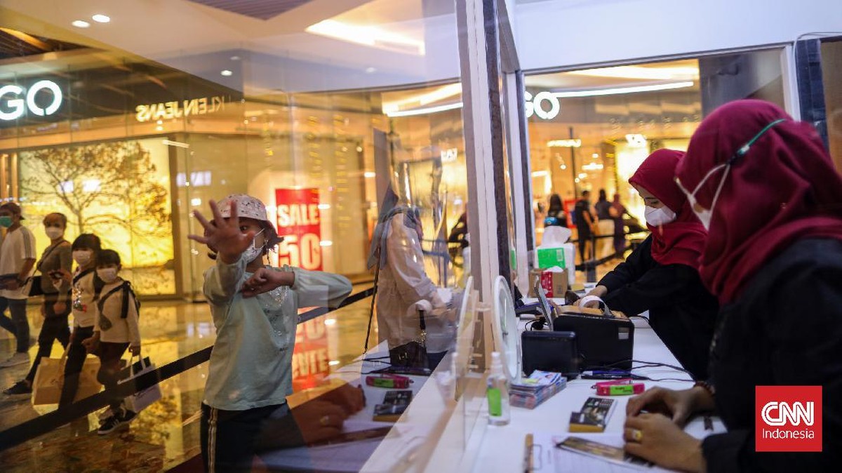 FOTO: Melihat Dinosaurus Jalan-jalan di Mal