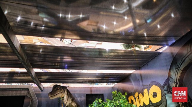 FOTO: Melihat Dinosaurus Jalan-jalan di Mal
