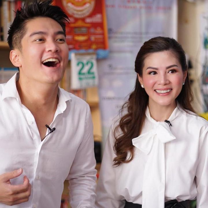 <p>Dalam salah satu video di YouTube Channel Boy William, Boy dan calon mertuanya ini tak sungkan bercerita tentang apa saja. Keduanya juga saling memuji. (Foto: Instagram: @margaretvivi)</p>