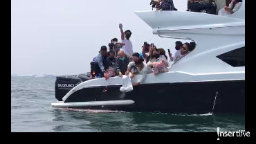 img-title Detik-detik Prosesi Pelarungan Abu Laura Anna di Pantai Ancol