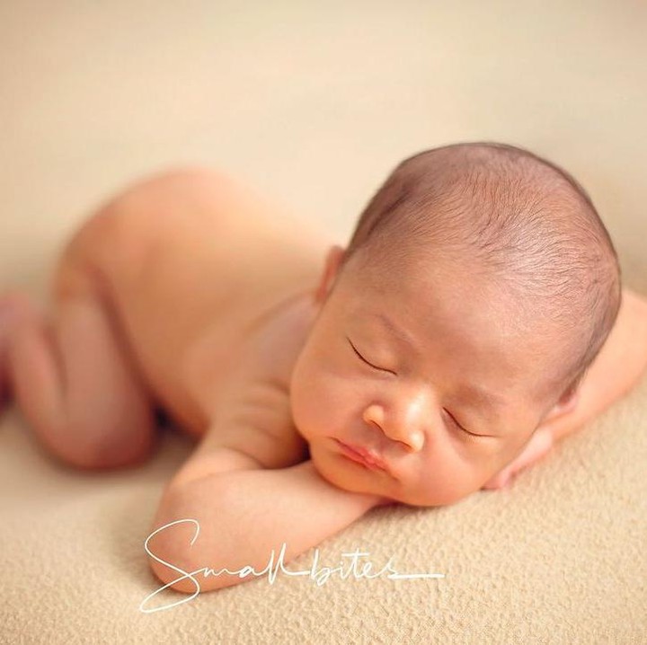 <p>Rayyanza lahir pada 26 November 2021, Bunda. Usianya kini belum menginjak satu bulan. (Foto: Instagram @raffinagita1717 / @rittarrajagukguk)</p>