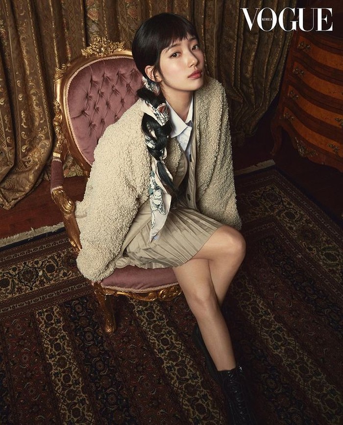 Tampilan klasik Yunani dengan perspektif modern didasarkan pada kemegahan peradaban kuno, sportisme yang dicirikan oleh Olimpiade, dan cetakan dan bordir tradisional. / foto: instagram.com/voguekorea