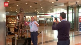 VIDEO: Patung Maradona Berdiri di Bandara Ezeiza