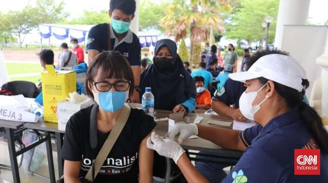 Status kedaruratan kesehatan masyarakat di Indonesia akan diakhiri apabila jumlah perkembangan kasus Covid-19 mengalami pelandaian yang sangat signifikan.