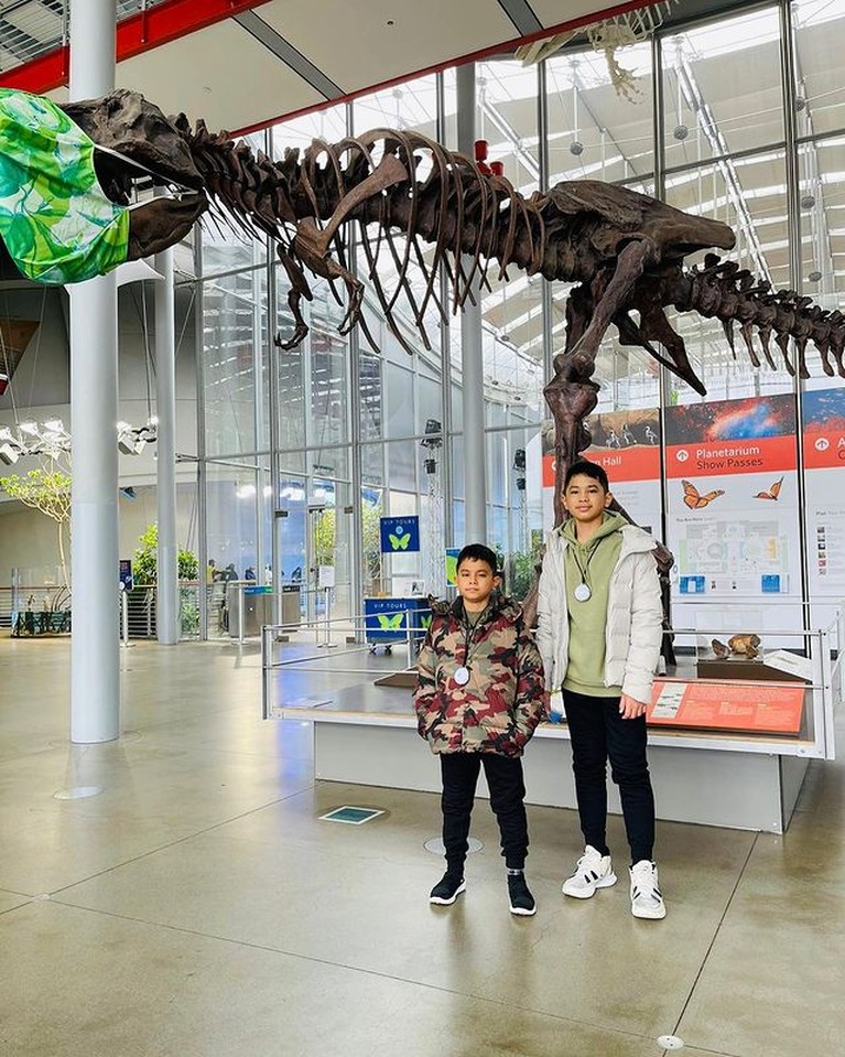 7 Foto Bunga Zainal & Suami Bawa Anak-anak Liburan di Amerika Bunga Zainal dan suami memboyong anak-anak mereka liburan akhir tahun di Amerika Serikat. Yuk intip!