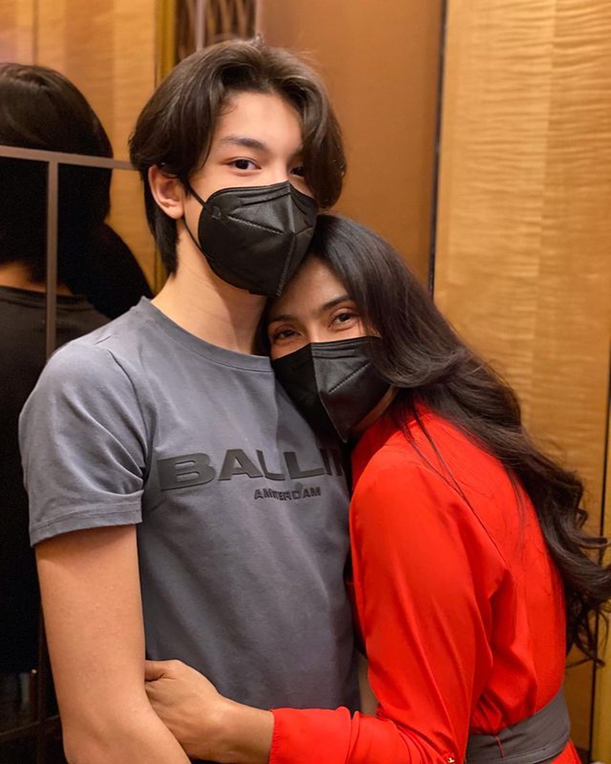 Maudy Koesnaedi dan putra semata wayangnya&comma; Eddie Meijer tampak akrab dan dekat&period; Yuk kita intip potret ibu dan anak ini&excl;