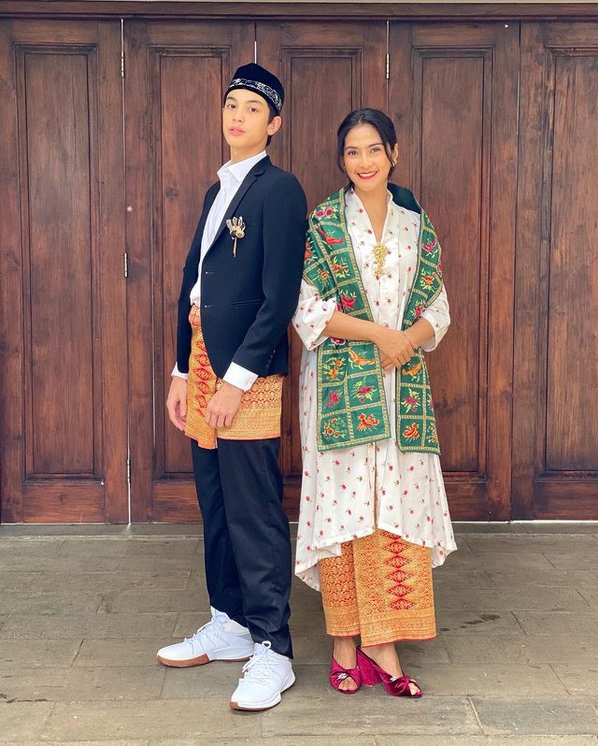 Maudy Koesnaedi dan putra semata wayangnya&comma; Eddie Meijer tampak akrab dan dekat&period; Yuk kita intip potret ibu dan anak ini&excl;