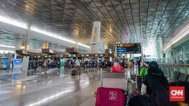 Skytrax World Airport Awards merilis daftar 100 bandara terbaik di dunia. Dua bandara Indonesia masuk daftar, mana saja?.