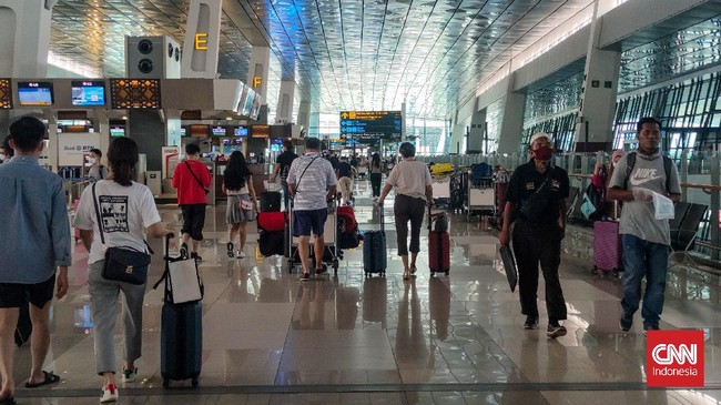 Kemenhub kembali membuka pintu masuk internasional bagi PPLN lewat 10 bandara mulai Rabu (6/4).