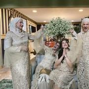 Membesarkan 3 Anak Hingga Sukses, Intip Cara Unik Ibunda Si Kembar 'Tasya Tasyi' Dalam Mendidik Putrinya!