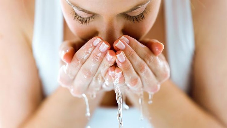 Jangan Dibuang! Ini 5 Manfaat Air Beras untuk Kecantikan Kulit hingga Rambut