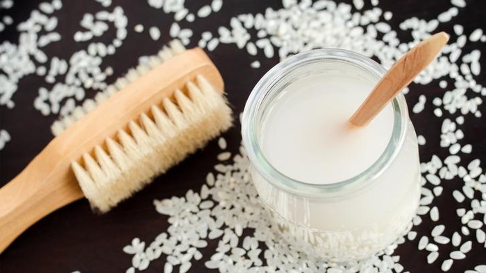 Jangan Dibuang! Ini 5 Manfaat Air Beras untuk Kecantikan Kulit hingga Rambut