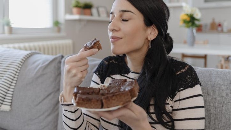 Kebiasaan Makan Cokelat Kebiasaan Makan Cokelat yang Harus Dihindari Saat Diet