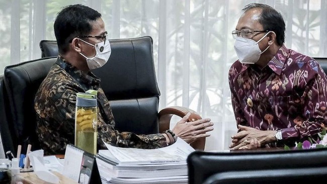 Menparekraf Sandiaga Uno mengadakan kunjungan ke Bali, Jumat (17/12), guna berdiskusi dengan Gubernur I Wayan Koster terkait momen libur Natal dan Tahun Baru.