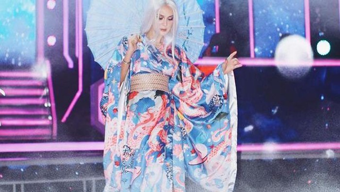 5 Potret Cantik Luna Maya saat Cosplay dari Putri Salju hingga Karakter 'Mobile Legend' 5 Potret Cantik Luna Maya saat Cosplay dari Putri Salju hingga Karakter 'Mobile Legend'