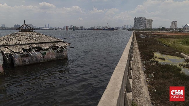 Mazhab global warming beradu kuat dengan aliran penurunan muka tanah dalam kasus Jakarta tenggelam. Sejauh ini, data dan bukti fisik condong ke salah satunya.
