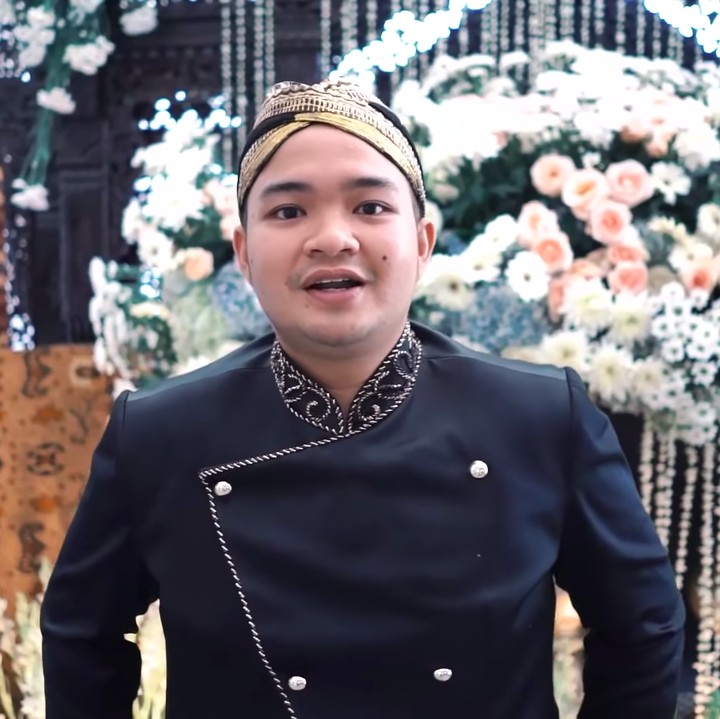 <p>Harapan yang sama juga diungkapkan oleh suami Momo, Reza Samudra, Bunda. Meski begitu, ia tak bisa memastikan kebenaran cita-cita Abe dan hanya bisa mendukung Abe hingga sukses. (Foto: YouTube Momo YouTube Channel)</p>