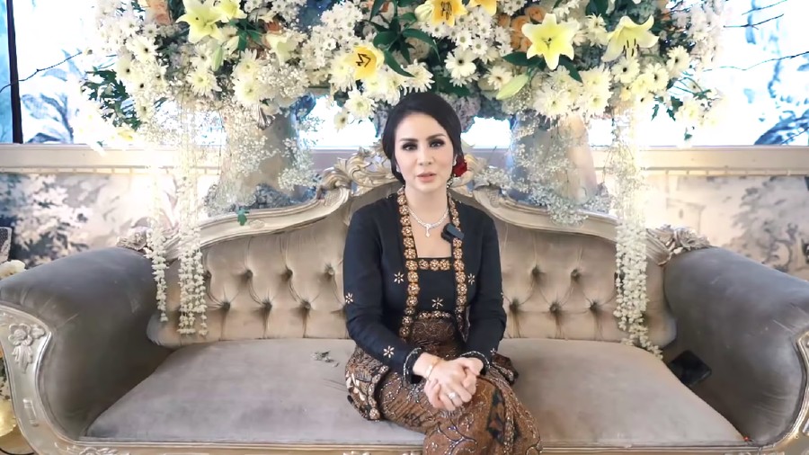 Tedak Siten Anak Kedua Momo Eks Geisha