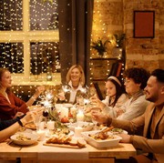 5 Kegiatan Ini Bisa Menjadi Alasan Mengapa Kamu Perlu Merayakan Hari Natal sampai Tahun Baru Cukup di Rumah Aja!