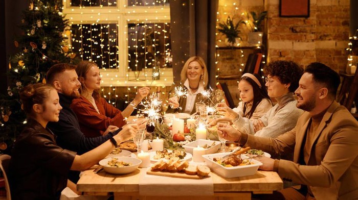 5 Kegiatan Ini Bisa Menjadi Alasan Mengapa Kamu Perlu Merayakan Hari Natal sampai Tahun Baru Cukup di Rumah Aja! 5 Kegiatan Ini Bisa Menjadi Alasan Mengapa Kamu Perlu Merayakan Hari Natal sampai Tahun Baru Cukup di Rumah Aja!