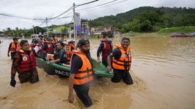 Warga Buka Jasa Cuci Baju-Reparasi Gratis Bantu Korban Banjir Malaysia