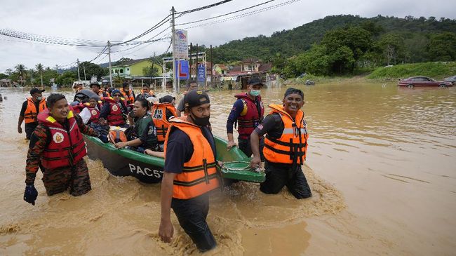 Warga Buka Jasa Cuci Baju-Reparasi Gratis Bantu Korban Banjir Malaysia