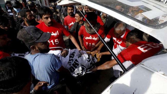 FOTO: Ledakan Besar Hantam Bank di Pakistan, 15 Orang Tewas