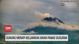 VIDEO: Gunung Merapi Keluarkan Awan Panas Guguran