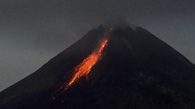 Merapi Luncurkan 17 Kali Awan Panas, Terjauh hingga Bunker Kaliadem