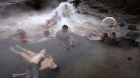 FOTO: Membuang Penat di Kolam Air Panas Dataran Tinggi Golan Israel