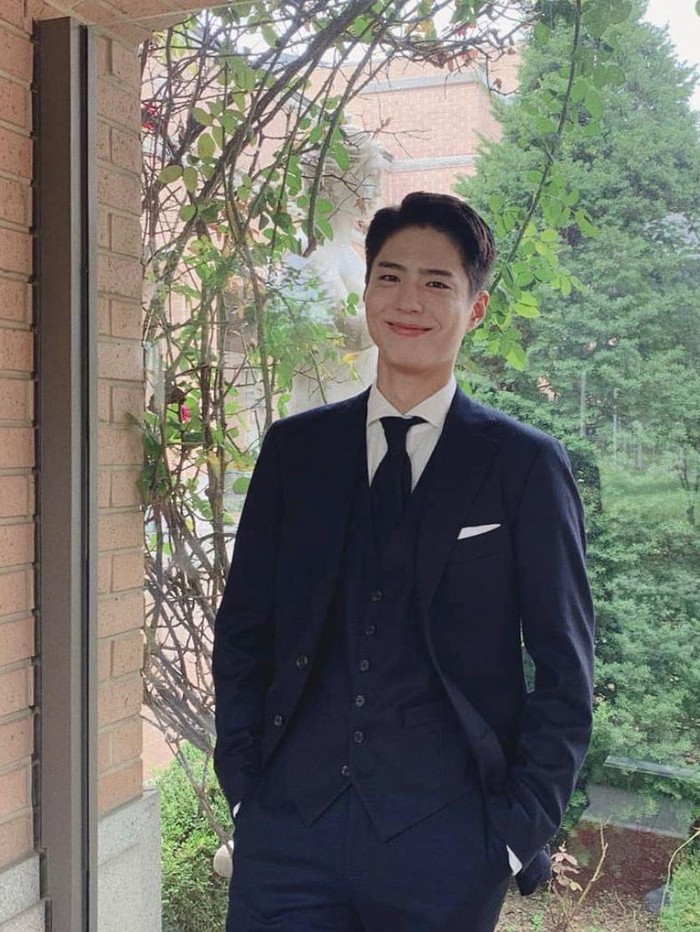 Kemampuan akting Park Bo Gum sebagai seorang aktor memang patut untuk diacungi jempol. Kemampuan akting Park Bo Gum sebagai seorang aktor memang patut untuk diacungi jempol.