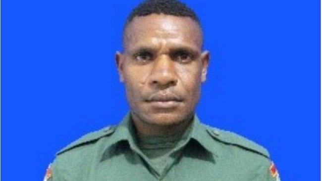 Prada Yotam Bugiangge dari Yonis 756/MWS kabur dari tempat tugasnya di Keerom, Papua, dengan membawa serta sepucuk senjata api jenis SS1 V1.