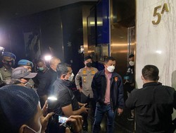 Polisi Bubarkan Kerumunan Pengunjung di Embassy Club SCBD Minggu Dini Hari