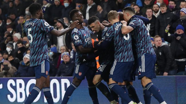 Arsenal menang telak 4-1 atas Leeds United pada pekan ke-18 Liga Inggris di Stadion Elland Road, Minggu (19/12) dini hari waktu Indonesia.