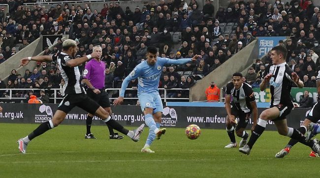 Legenda Man Utd Puji Bek-bek Man City Legenda Manchester United, Rio Ferdinand memberikan pujian pada bek-bek Manchester City yang dianggapnya tampil luar biasa sepanjang 2021.
