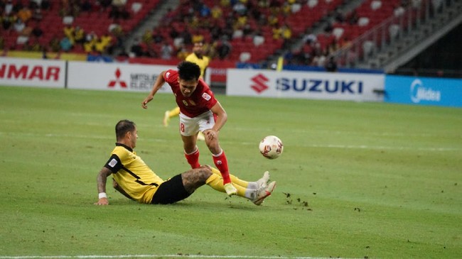 Witan Sulaeman menegaskan pemain Timnas Indonesia siap bekerja lebih keras jelang lawan Singapura di leg pertama semifinal Piala AFF.