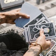 Prediksi Percintaan Setiap Zodiak di 2022 Berdasarkan Kocokan Kartu Tarot, Penasaran?