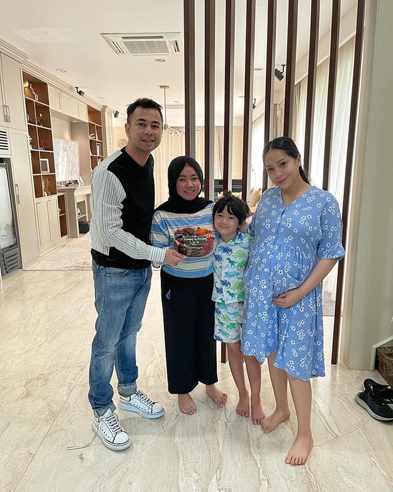 6 Potret Lala Pengasuh Rafathar yang Dapat Bonus Rp100 Juta dari Raffi Ahmad Raffi Ahmad baru saja bikin heboh usai memberikan bonus gaji kepada Lala pengasuh Rafathar sebanyak Rp100 juta. Yuk intip potret Lala!