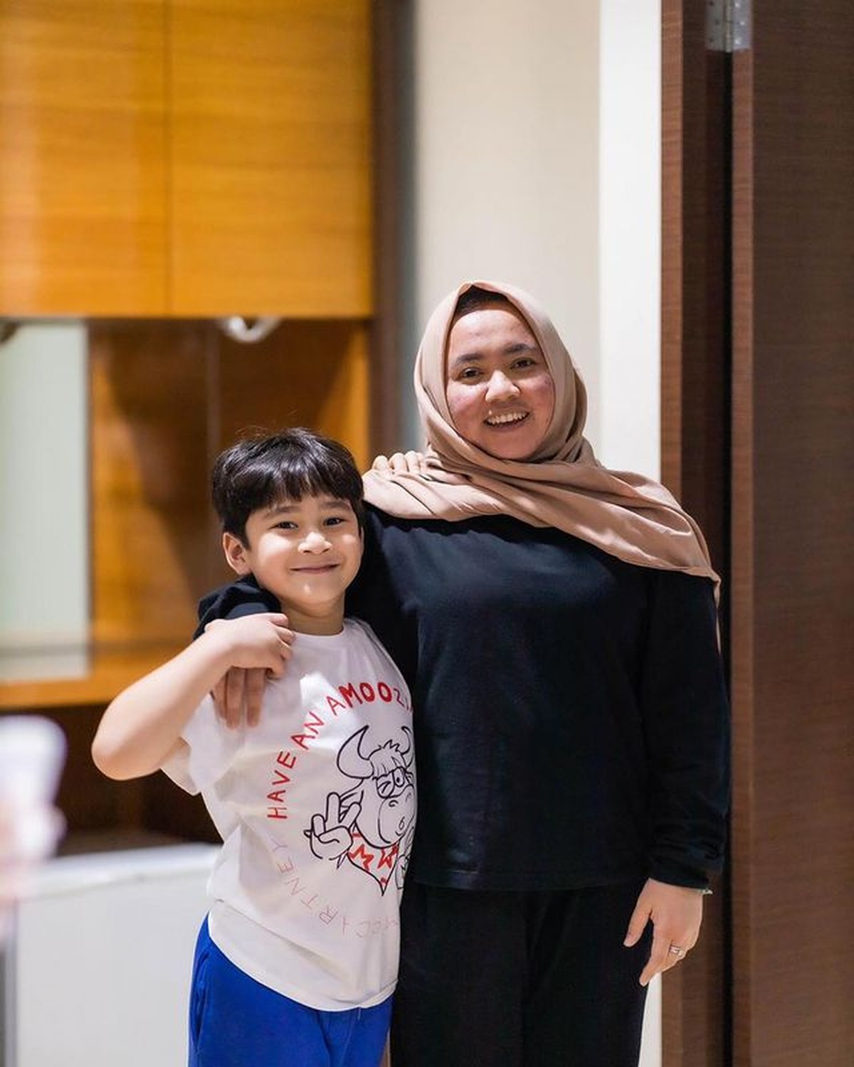 Raffi Ahmad baru saja bikin heboh usai memberikan bonus gaji kepada Lala pengasuh Rafathar sebanyak Rp100 juta&period; Yuk intip potret Lala&excl;