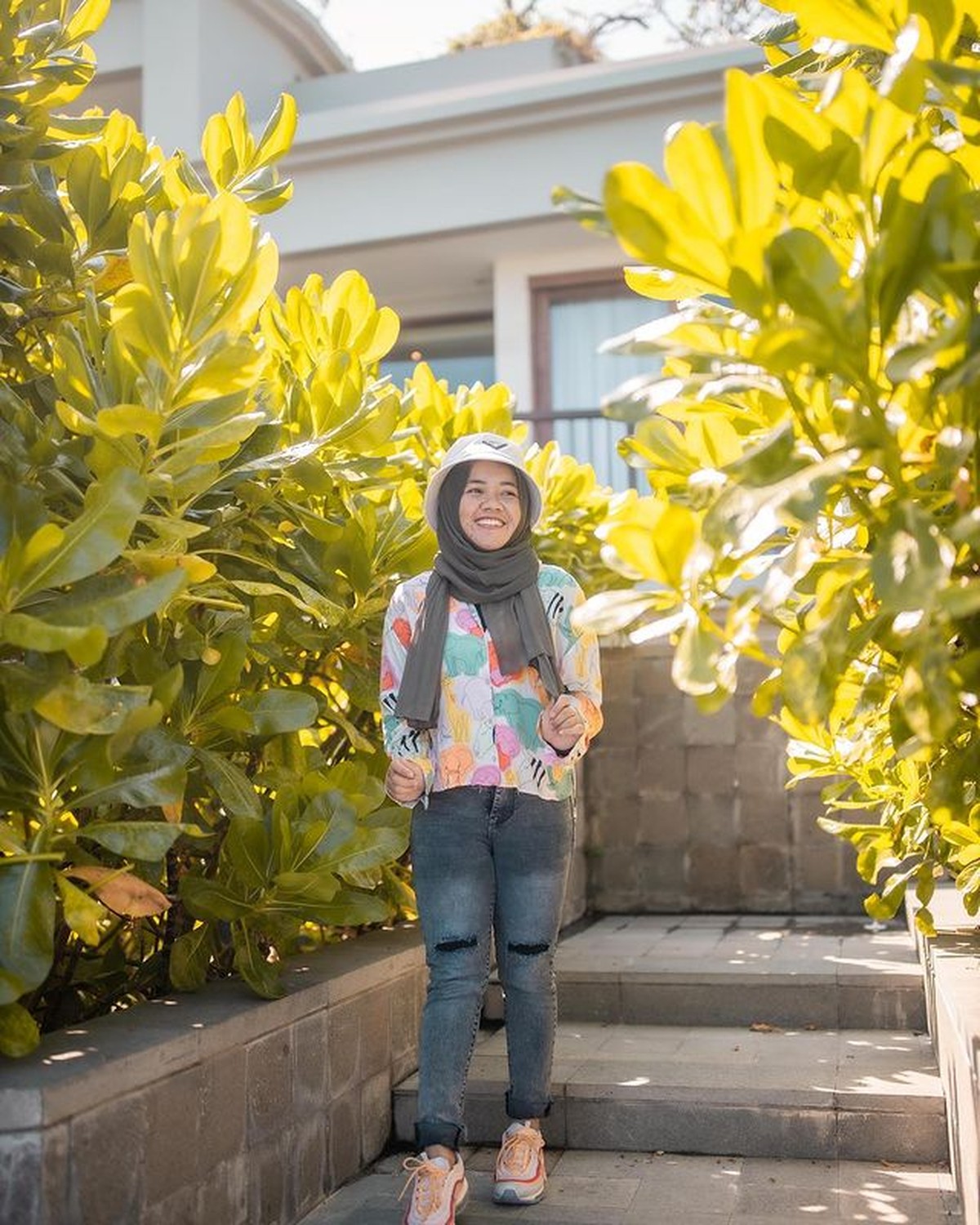 Raffi Ahmad baru saja bikin heboh usai memberikan bonus gaji kepada Lala pengasuh Rafathar sebanyak Rp100 juta&period; Yuk intip potret Lala&excl;