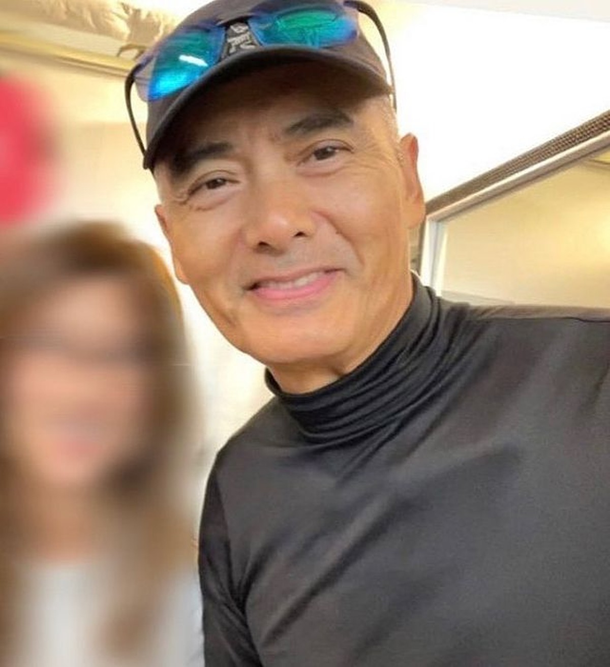 Aktor senior Hongkong Chow Yun Fat kini berusia 66 tahun bikin heboh usai terciduk makan mi di kios&period; Yuk intip potret terbarunya&excl;