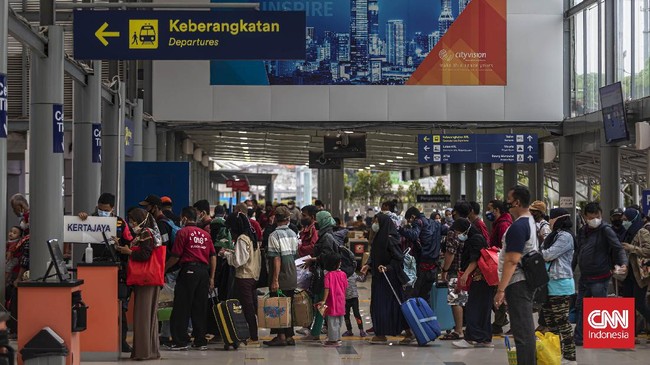 Korlantas Polri mengusulkan kebijakan work from home (WFH) alias bekerja dari rumah pada momen Natal dan Tahun baru (Nataru).