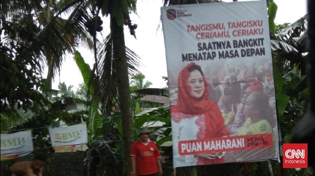 Pemasangan baliho Puan Maharani di lokasi bencana erupsi Gunung Semeru dinilai tak etis dan membuat citranya menjadi negatif.